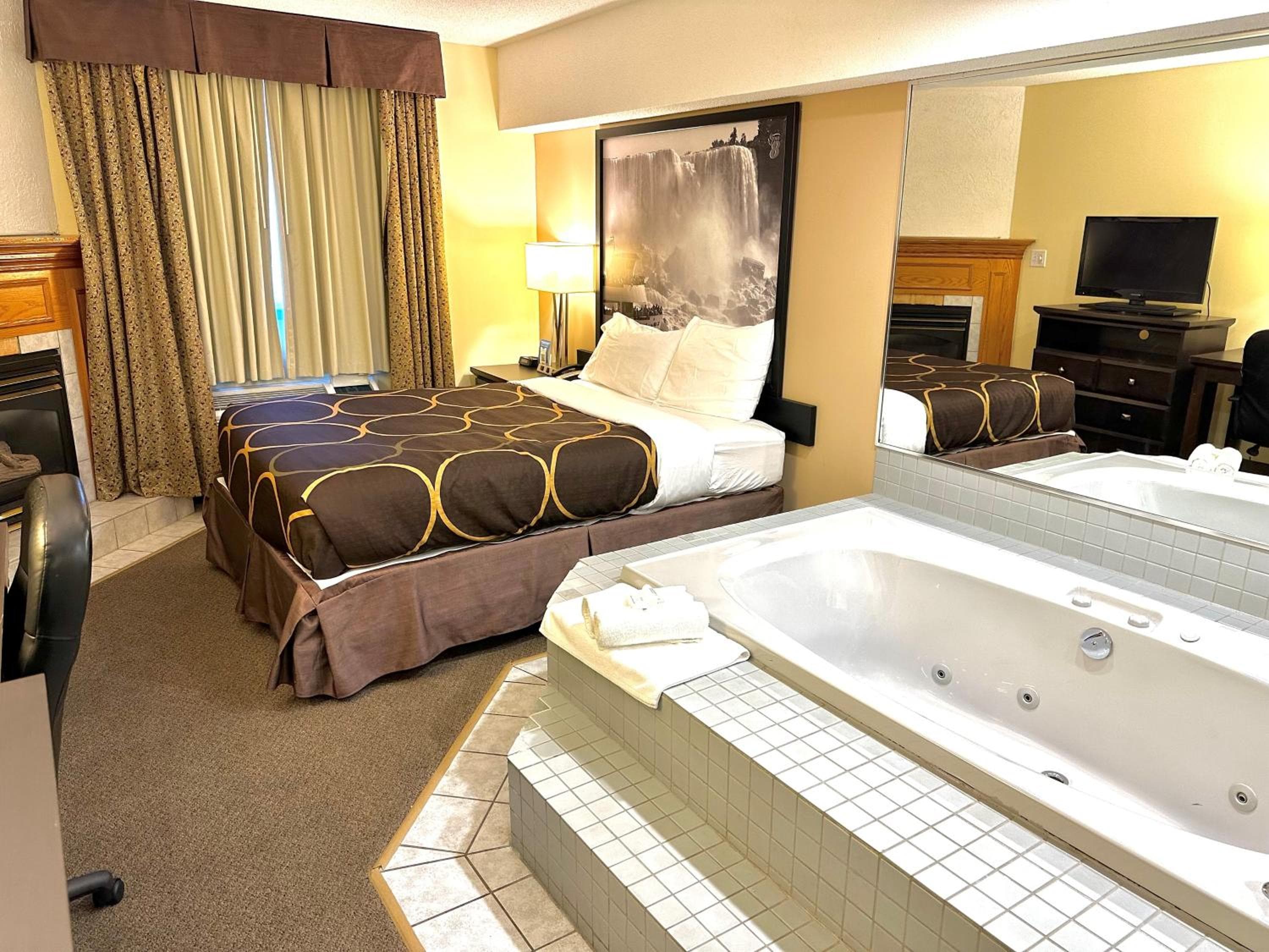 Deluxe Queen Room - Non-Smoking