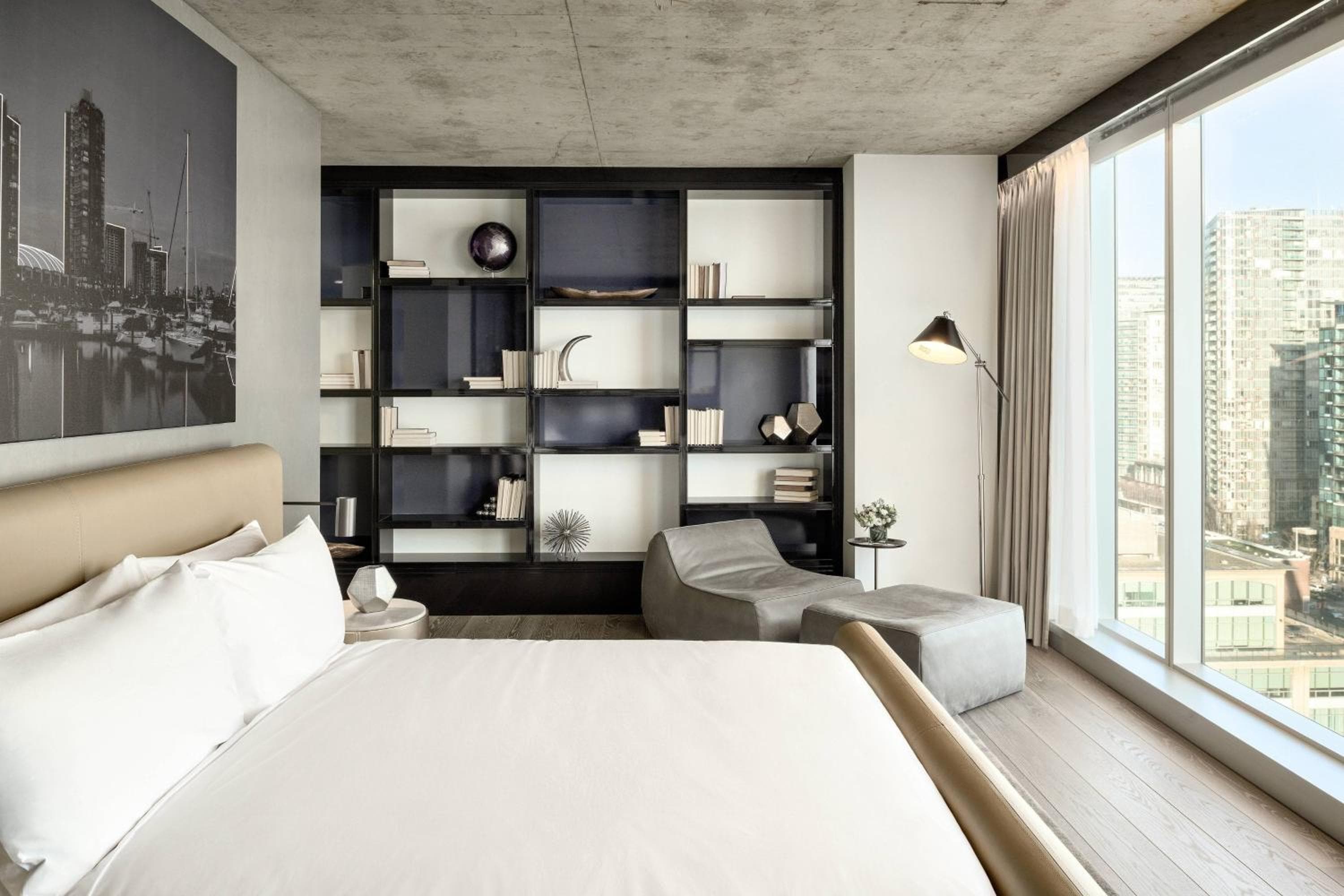 One-Bedroom Bi-level King Suite with Stadium View