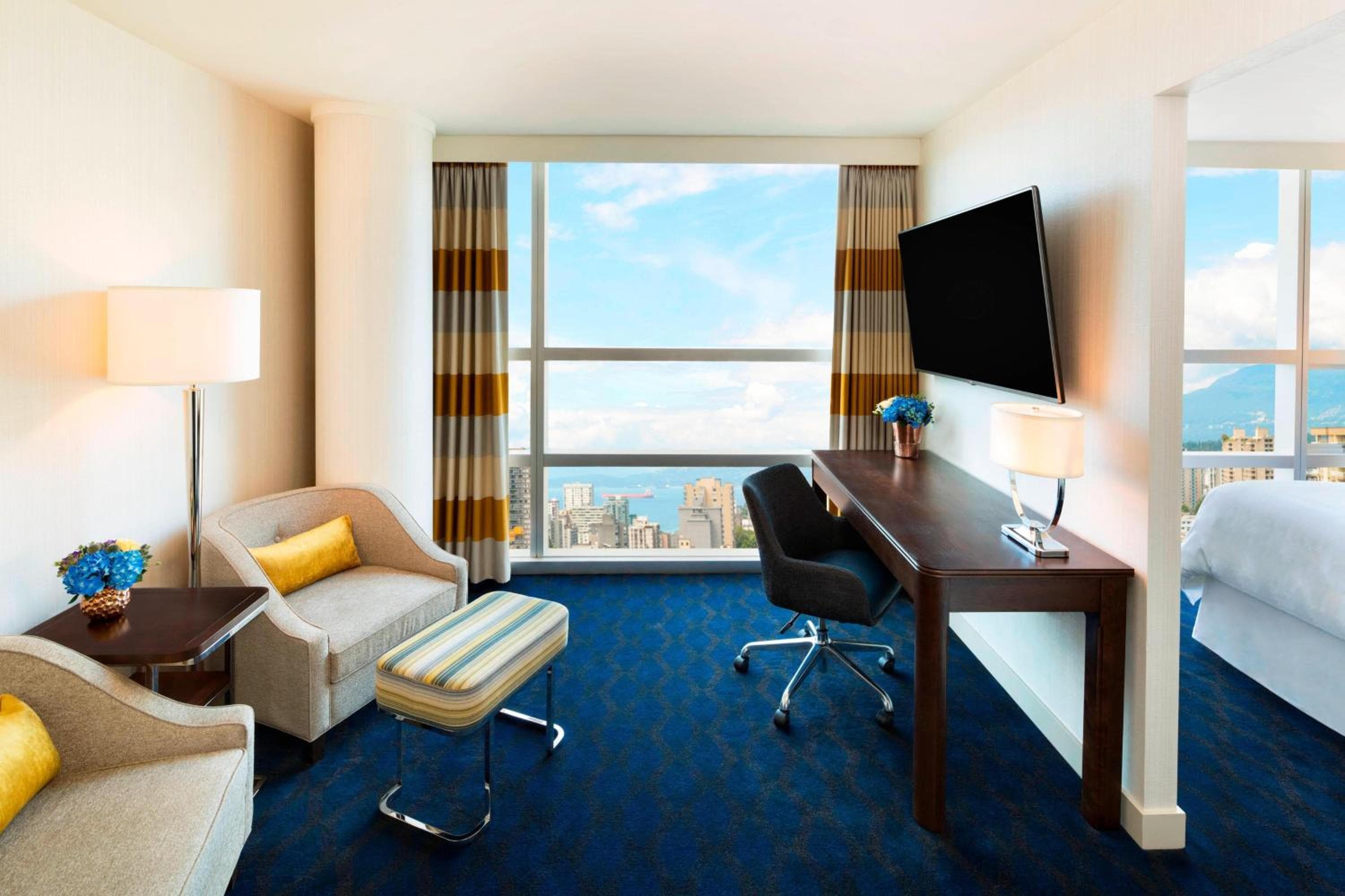 Junior King Suite - High Floor/Club Lounge Access