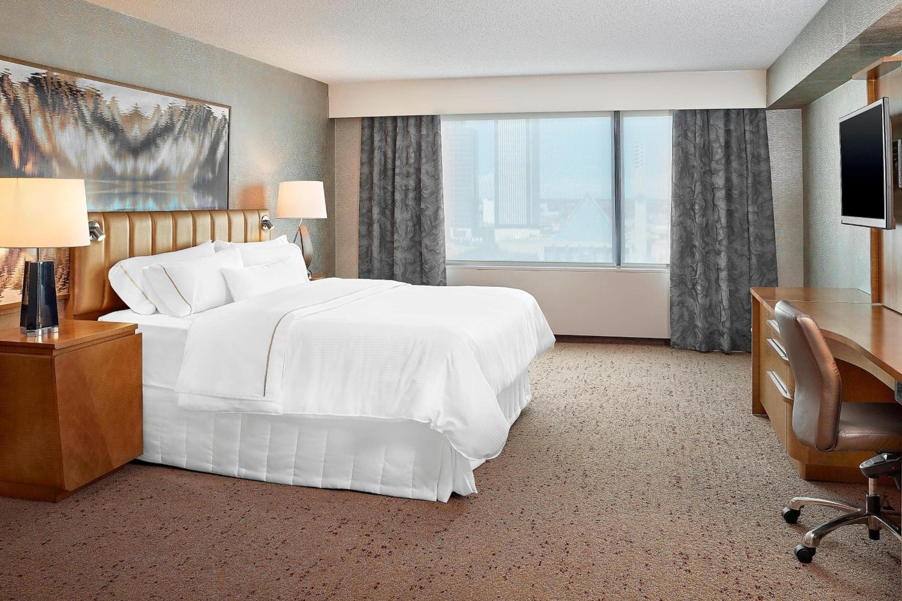Deluxe, Larger Guest room, 1 King, City view, Deluxe Wing