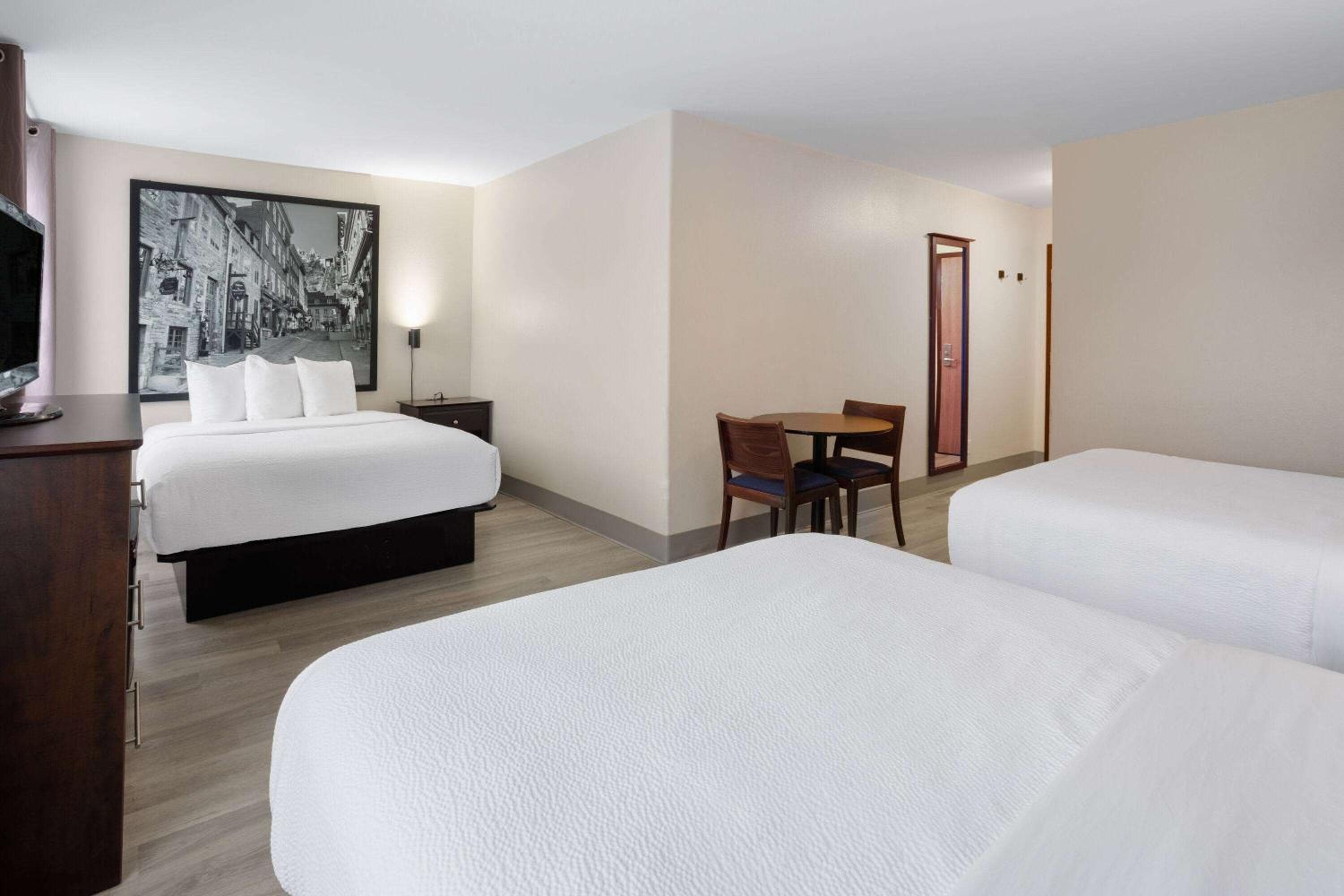 Superior Three Queen Beds Room - Non-Smoking