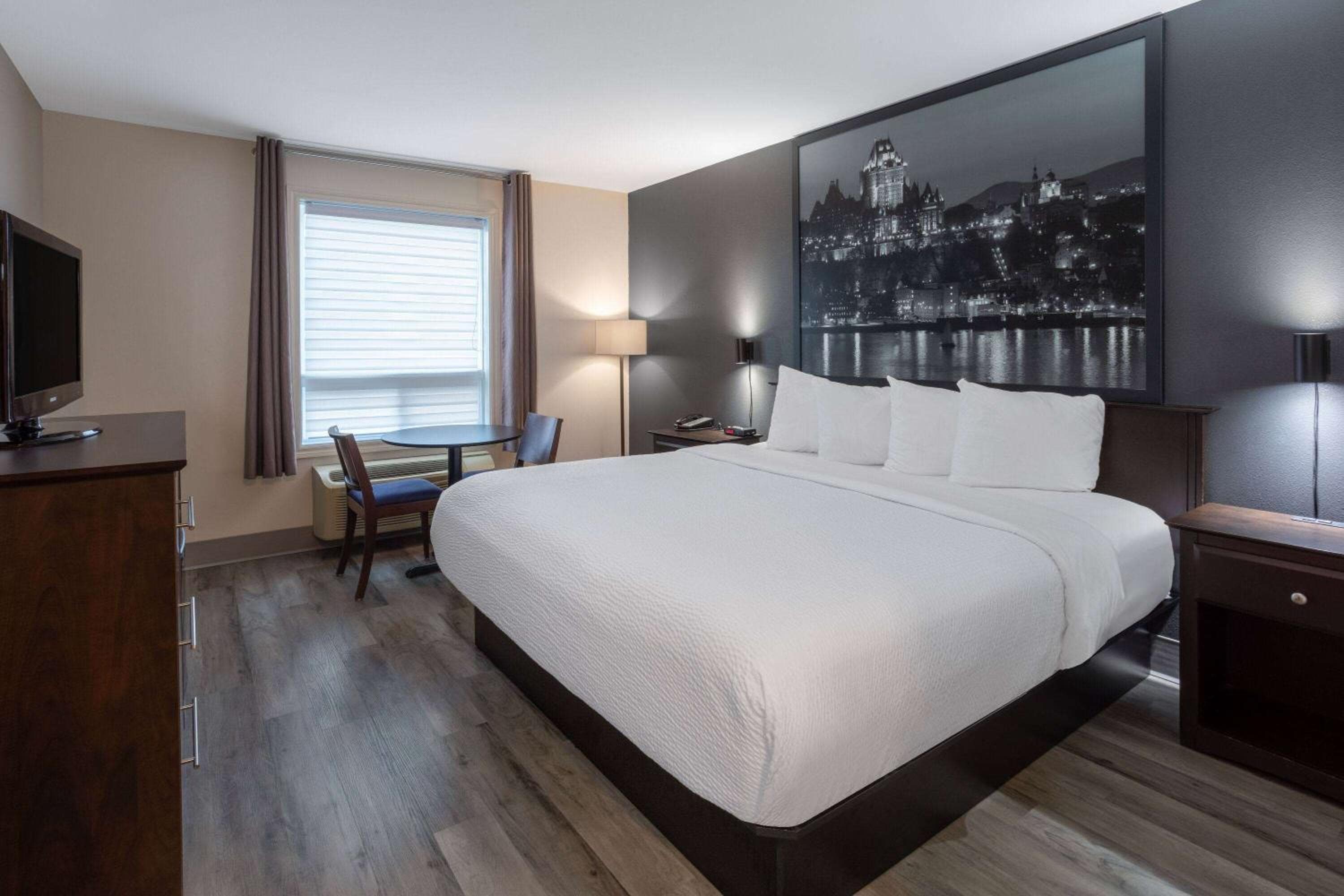 King Room - Mobility Access/Non-Smoking