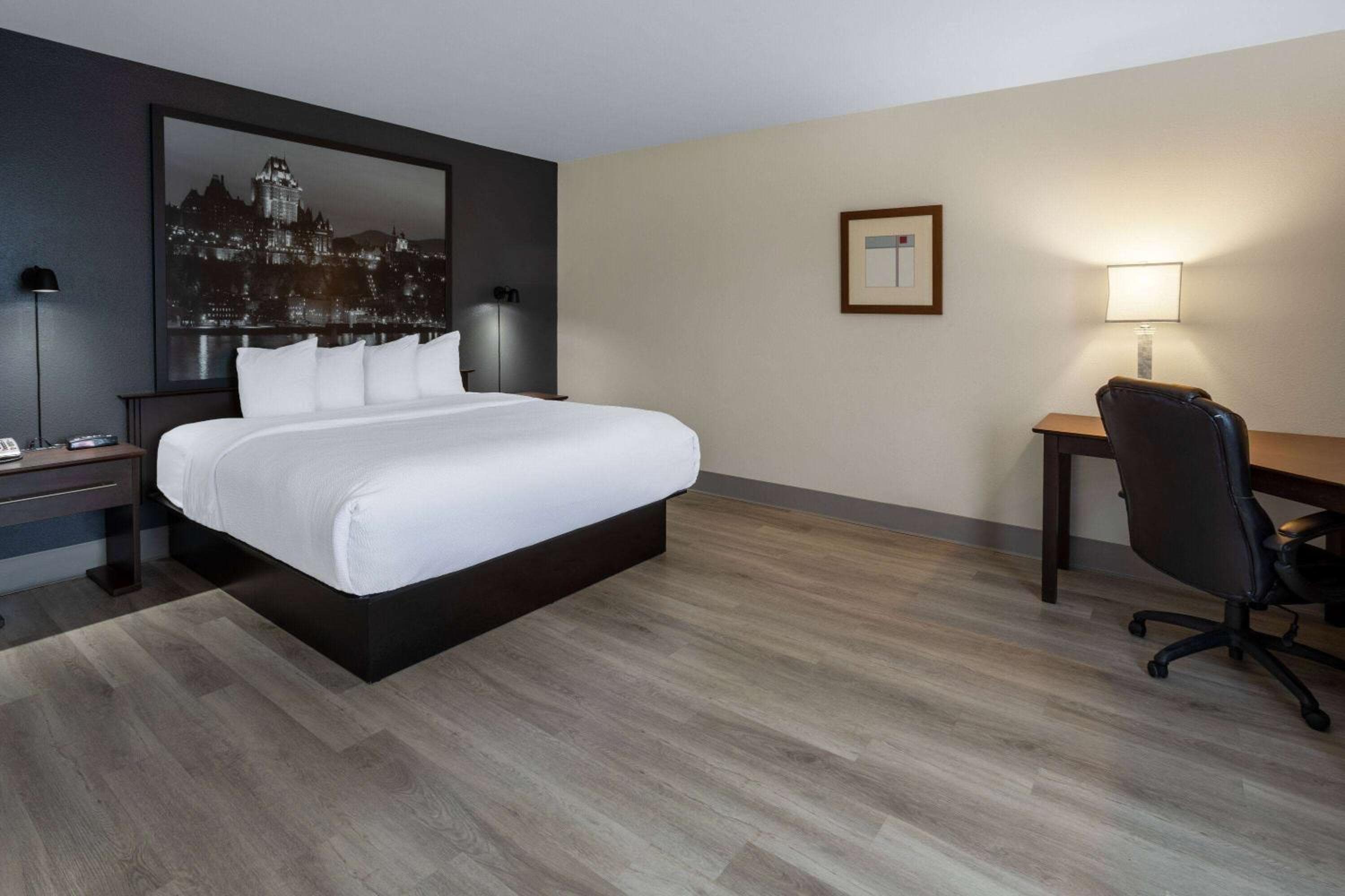 Executive Suite - King, Sofa Bed, Jacuzzi - Fireplace - Non Smoking