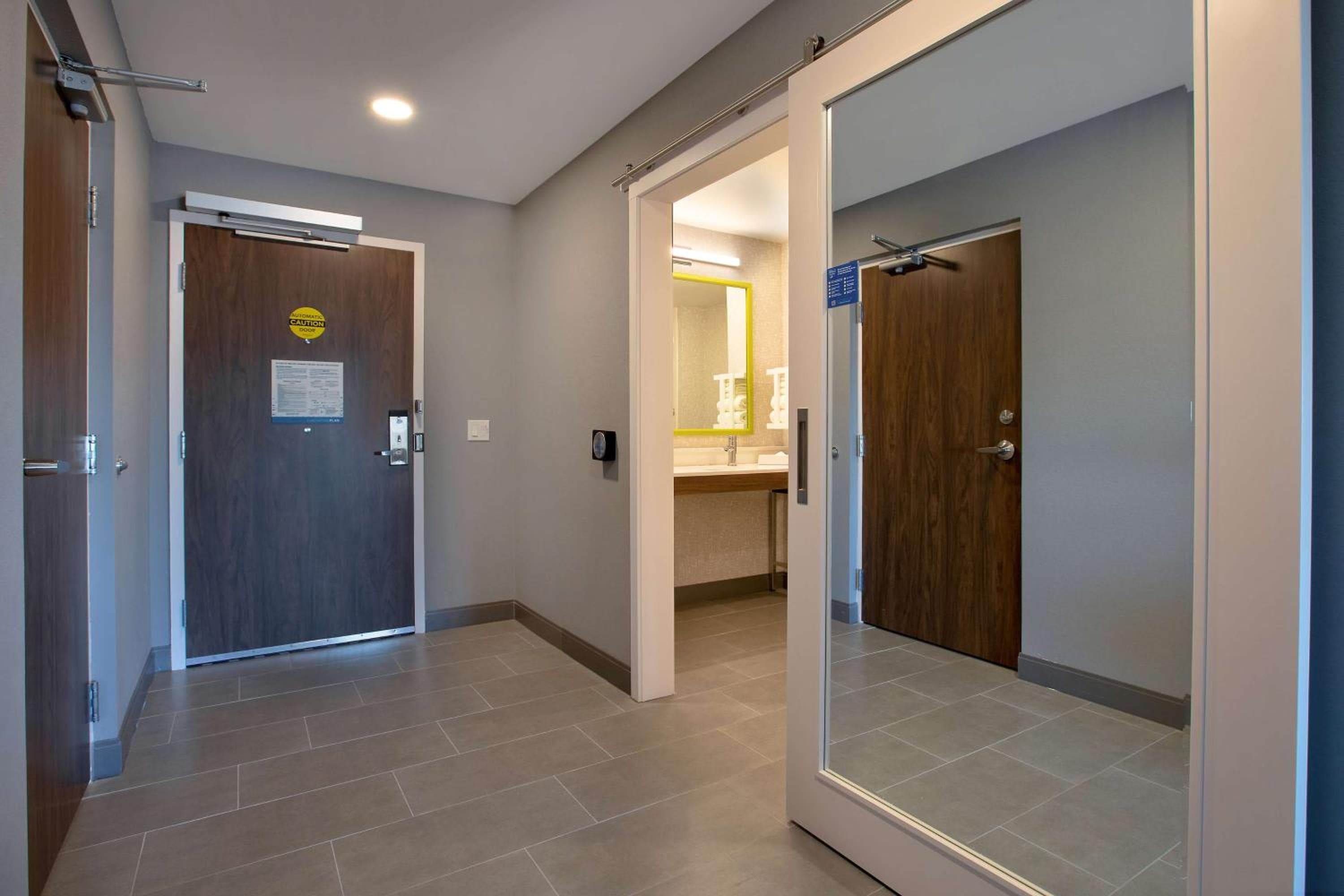 King Room - Hearing Access/Non-Smoking