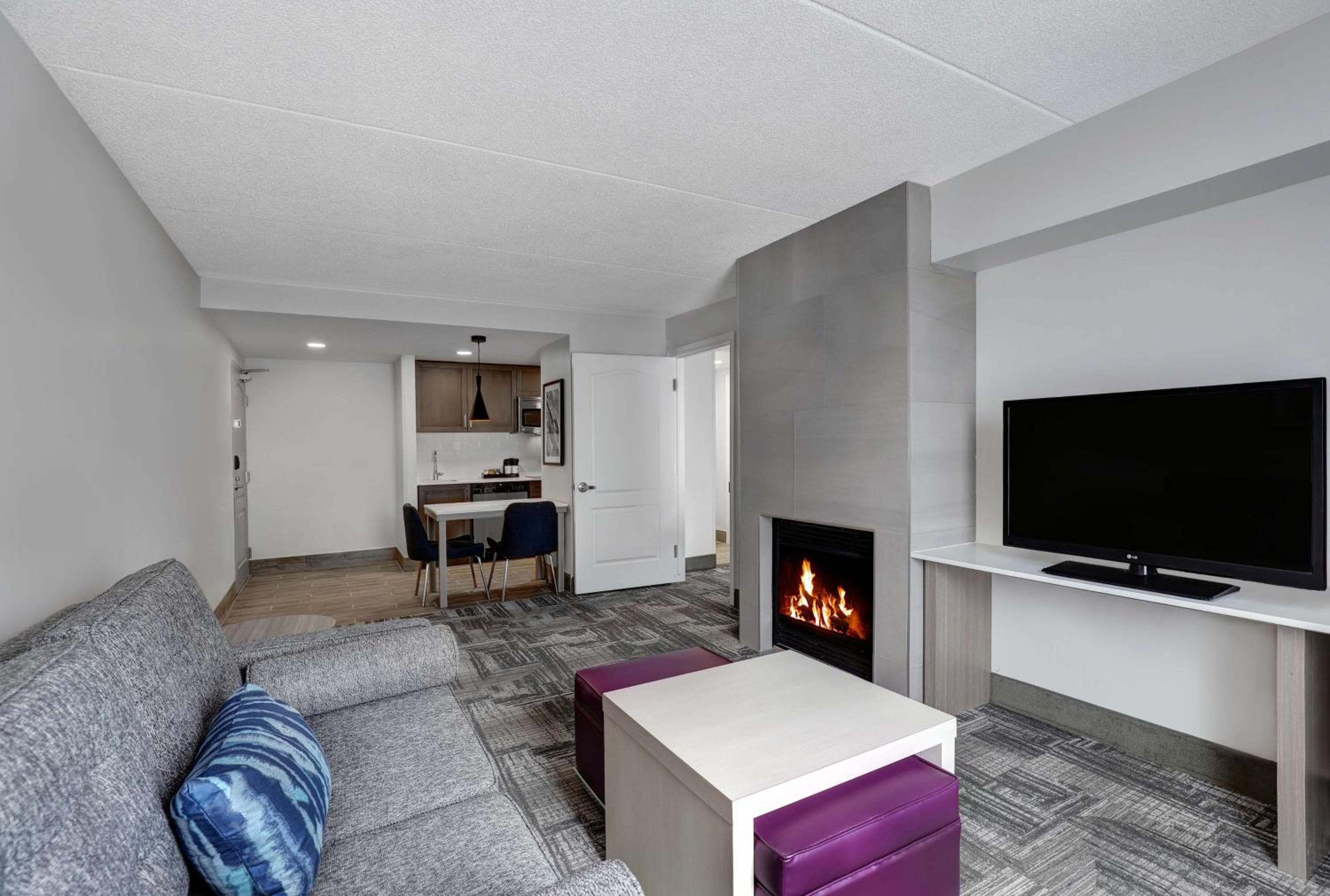 Queen Suite with Two Queen Beds and Fireplace