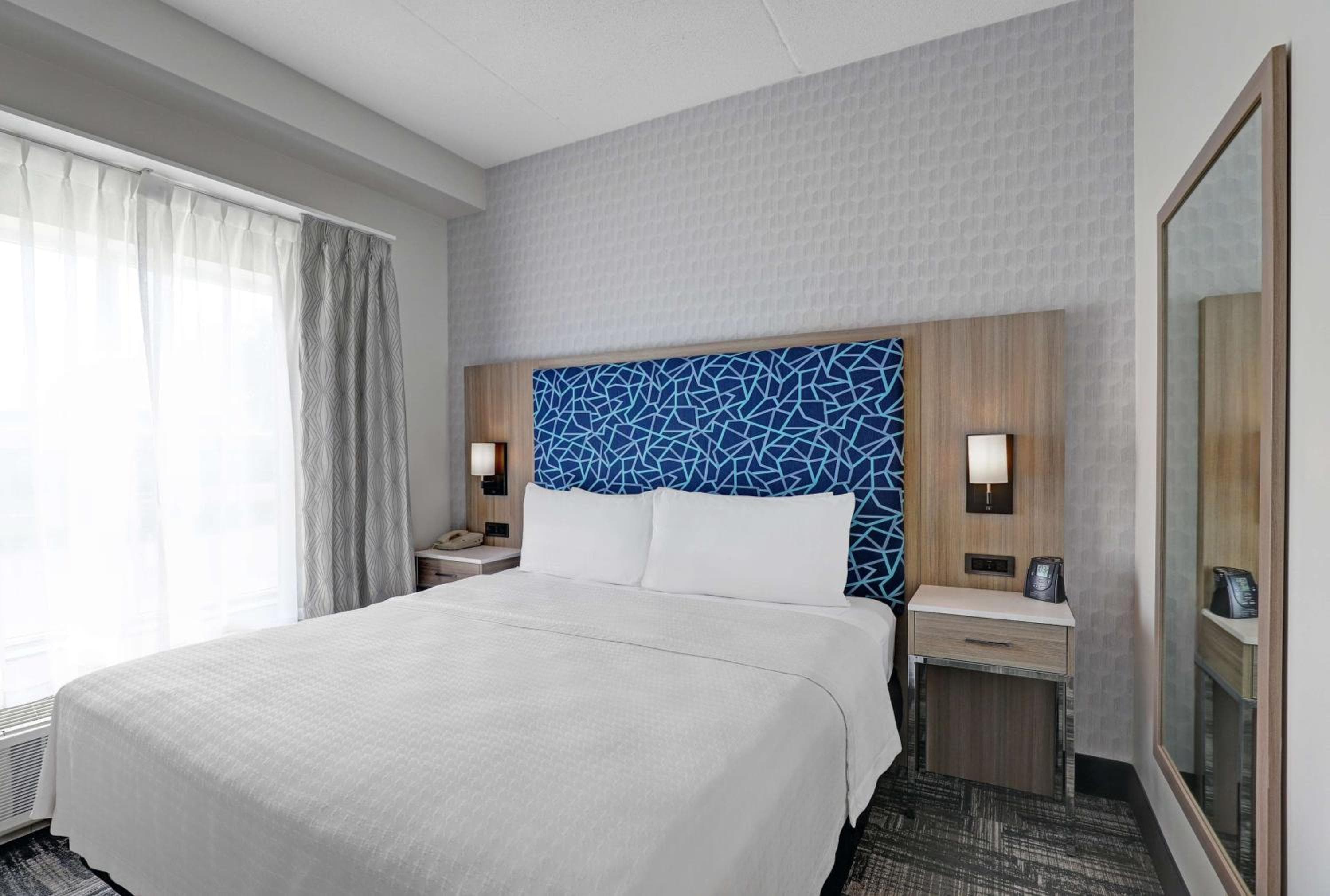 One-Bedroom King Suite - Non-Smoking