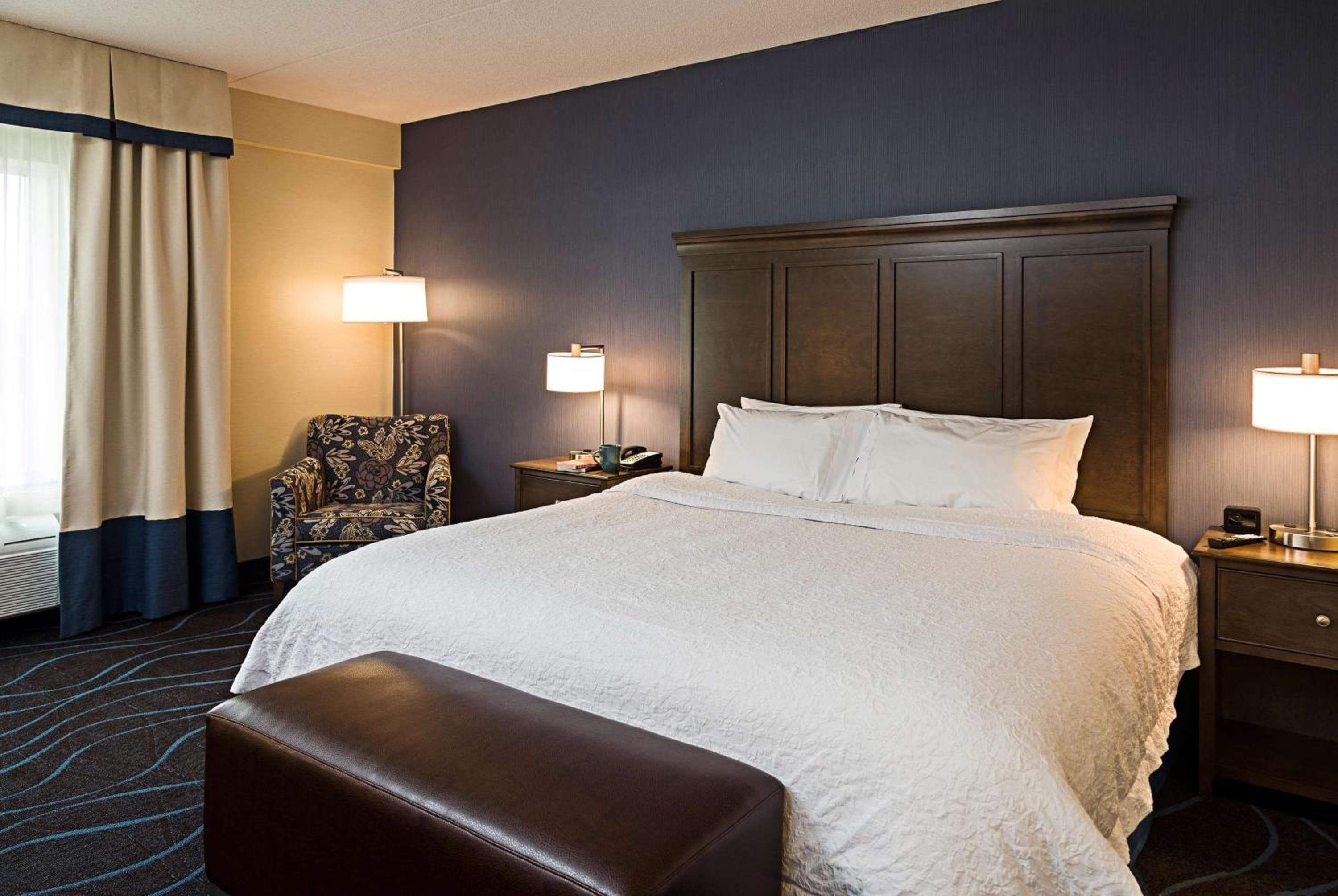 King Room with Accessible Tub - Mobility and Hearing Access/Non-Smoking