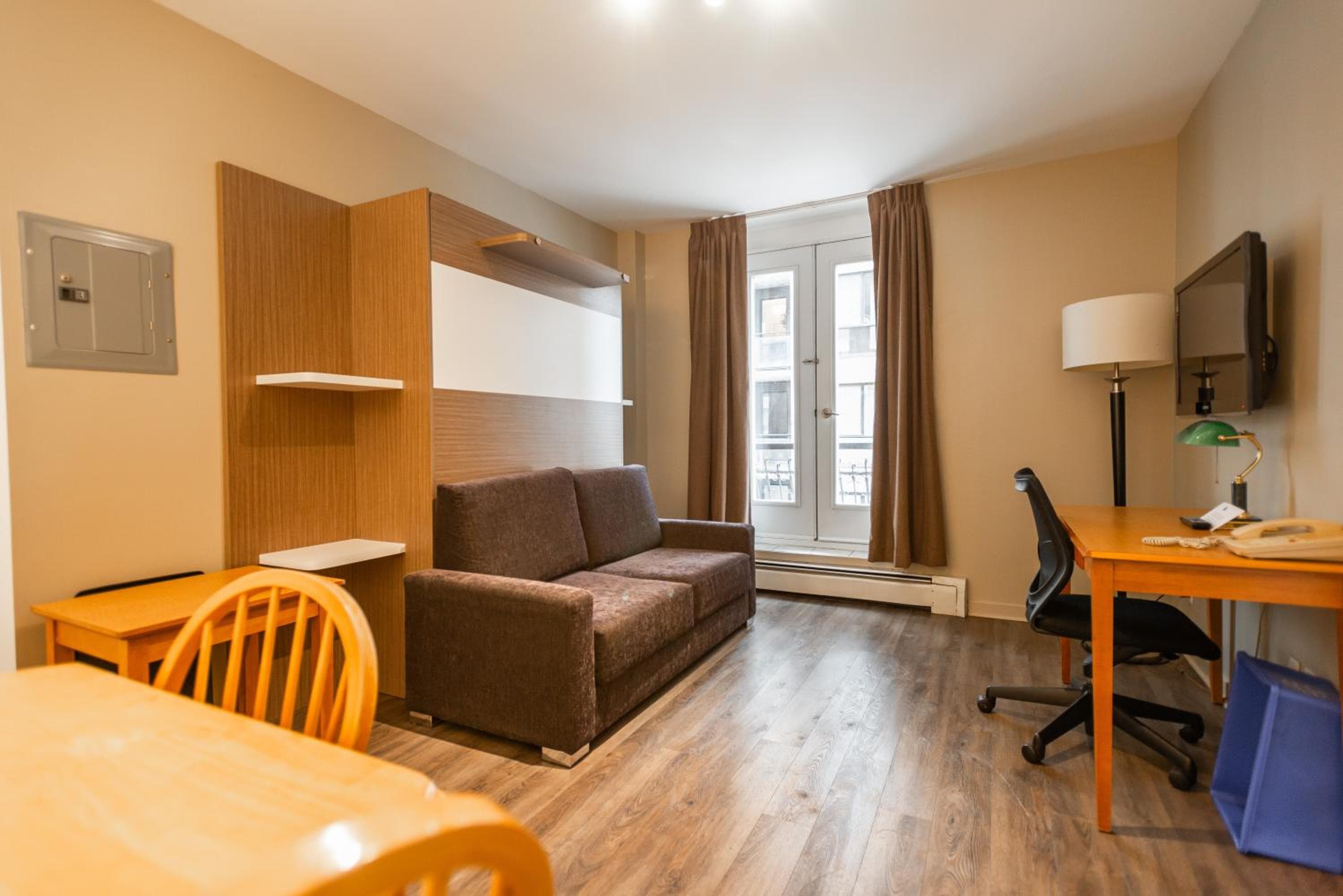 One-Bedroom Suite with Murphy bed