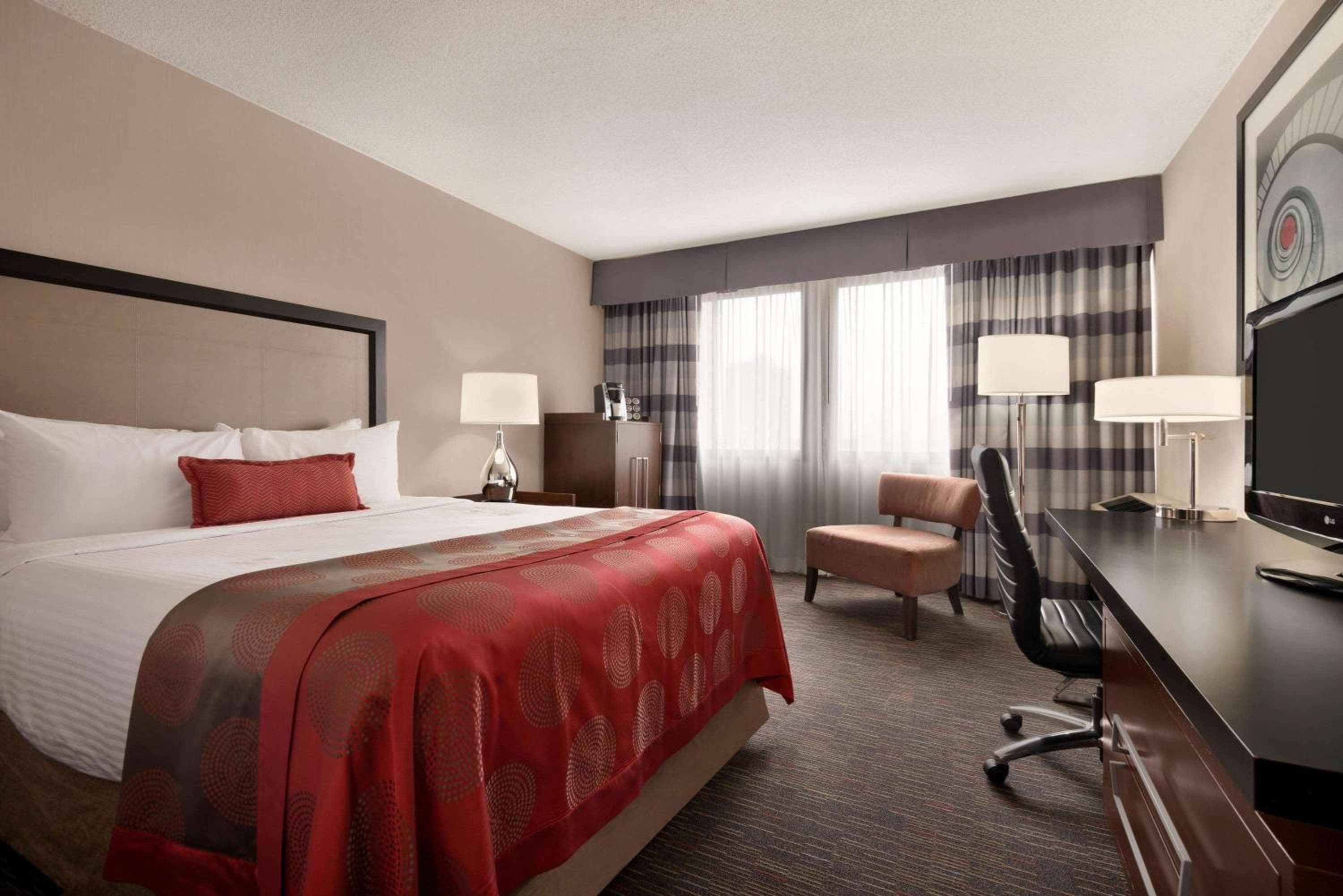 Corner King Room