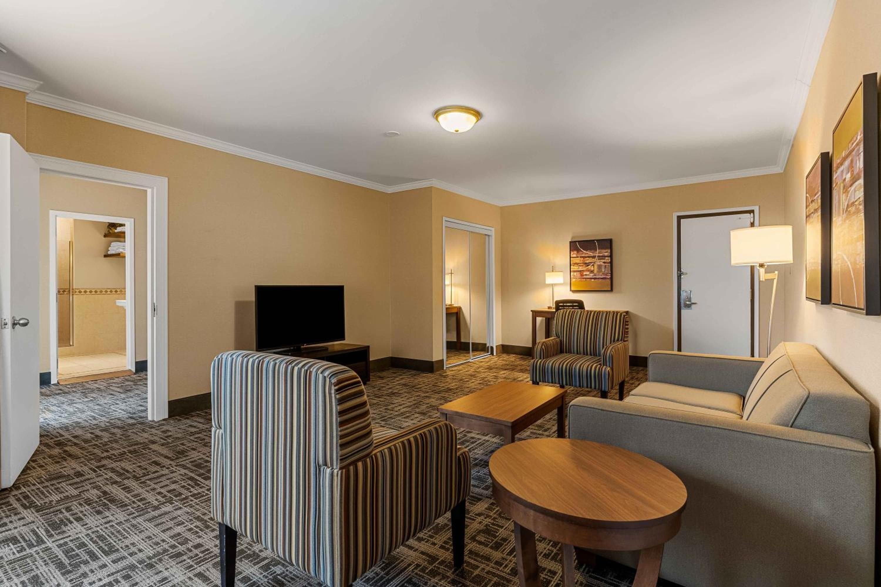 Larger King Suite with Sofa Bed and Spa Bath - Non-Smoking