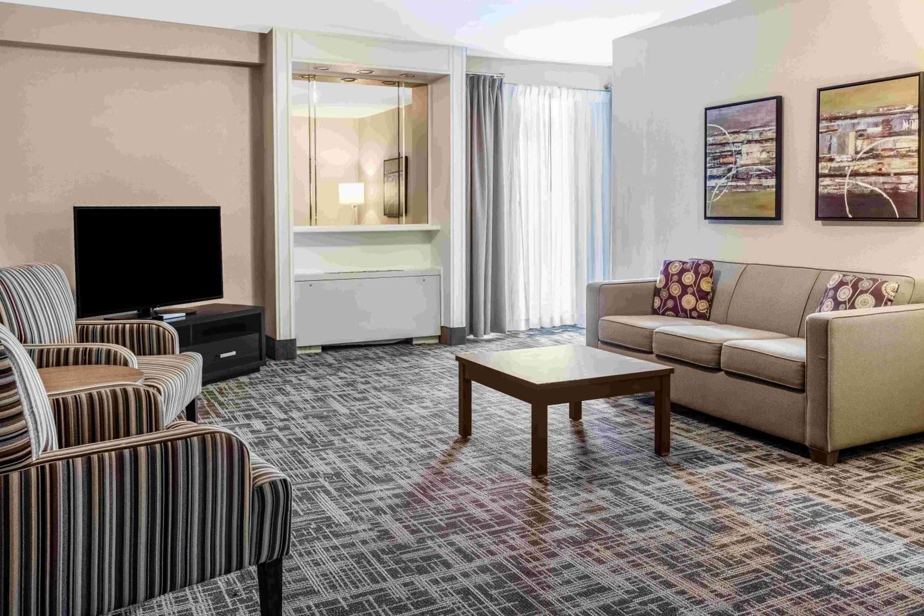 Queen Suite with Sofa Bed, Spa Bath and Living Room - Non-Smoking