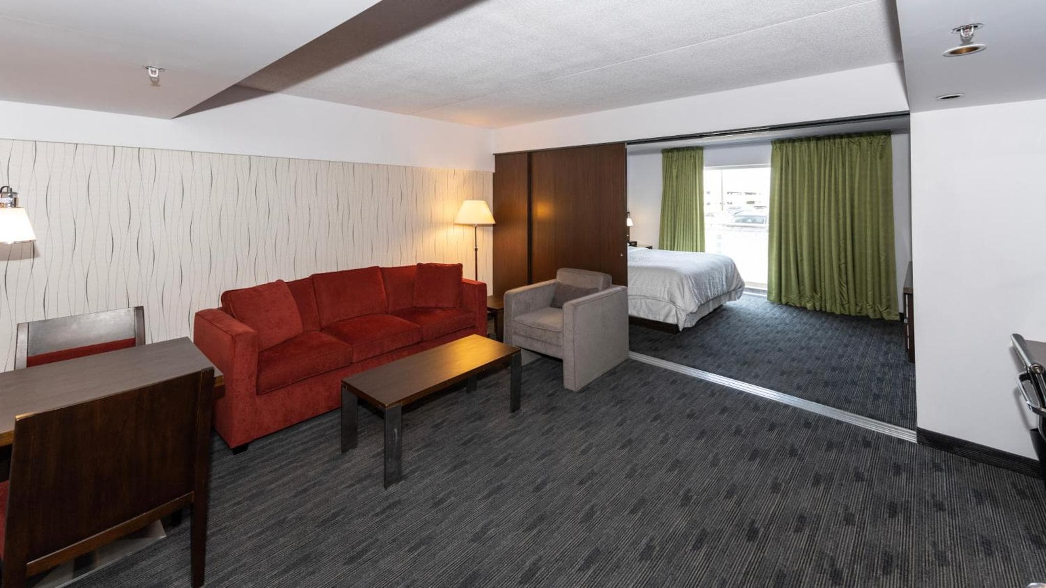 Deluxe King Suite - Non-Smoking