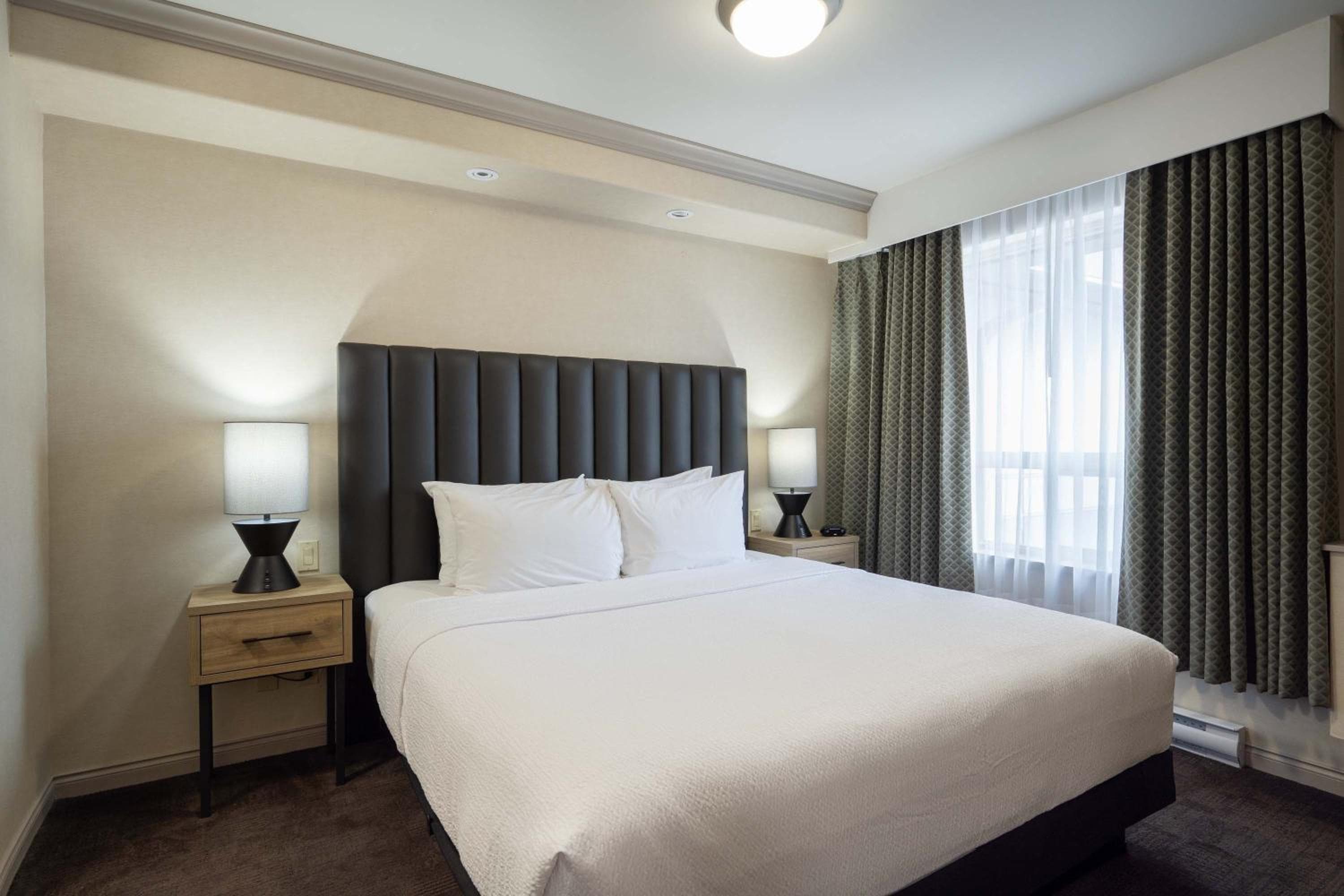 Grand Suite, 1 King Bed, Sofa Bed, Kitchenette