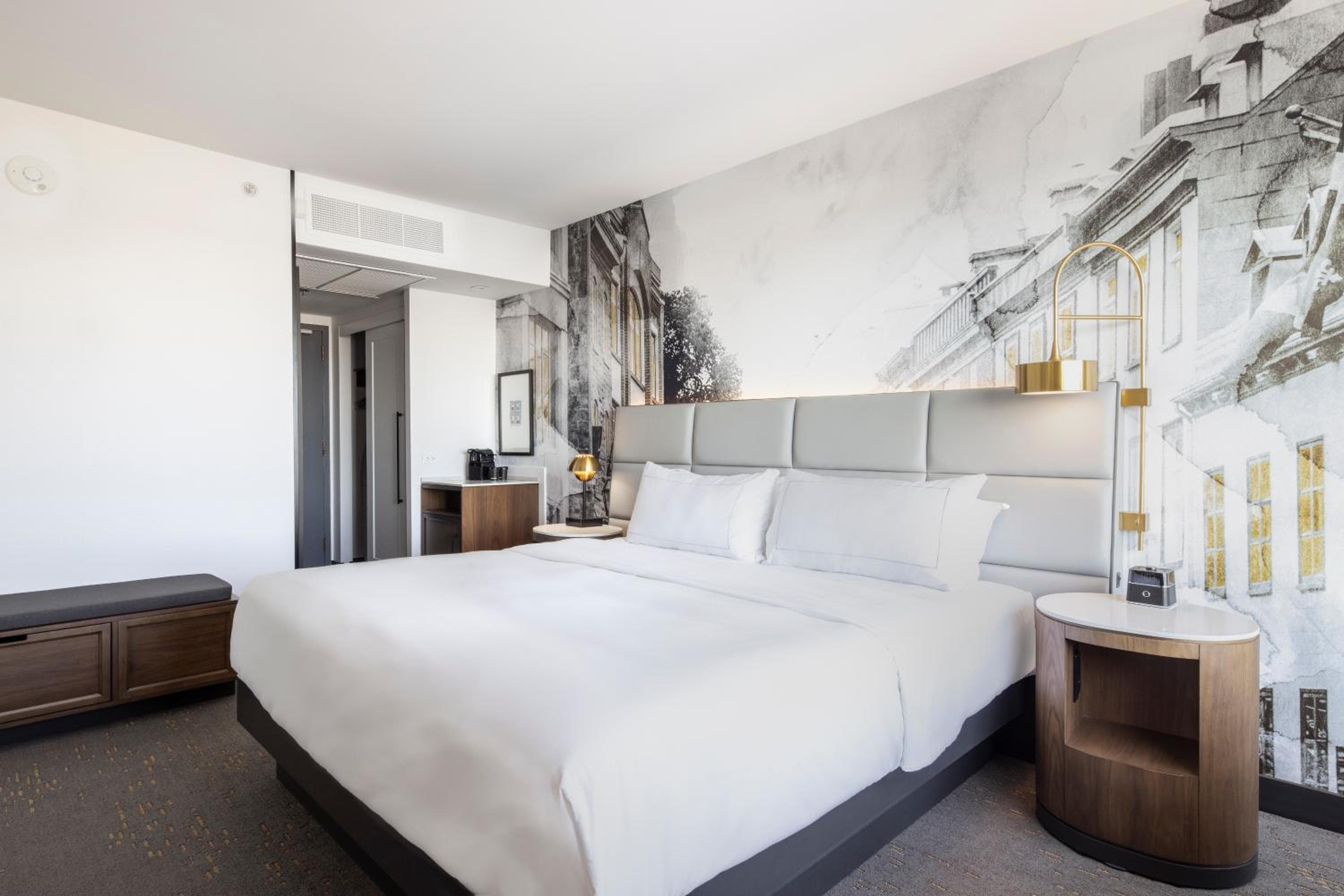 Executive King Room with River View and Lounge Access