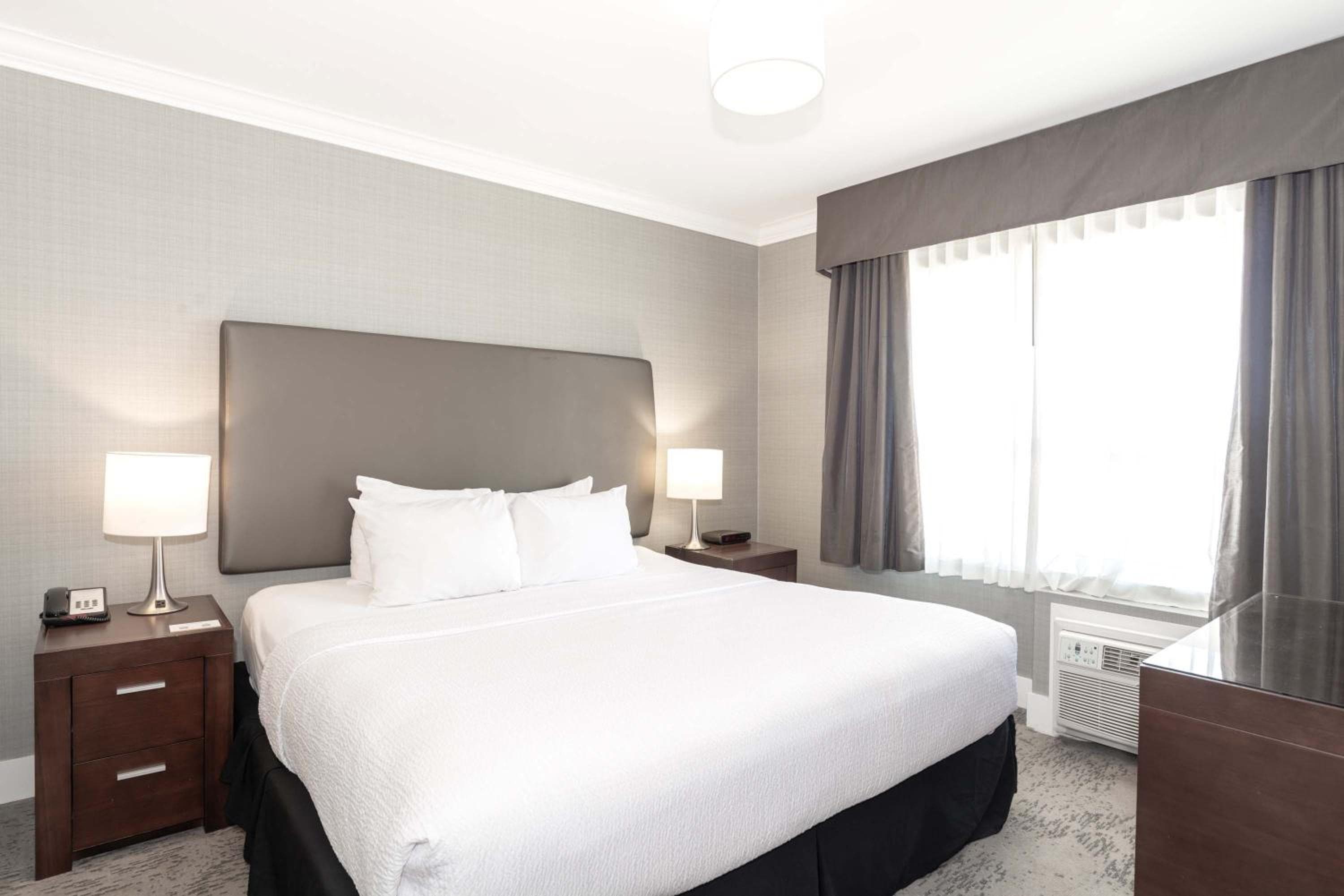 Grand Suite, 1 King Bed, Sofa Bed, Kitchenette