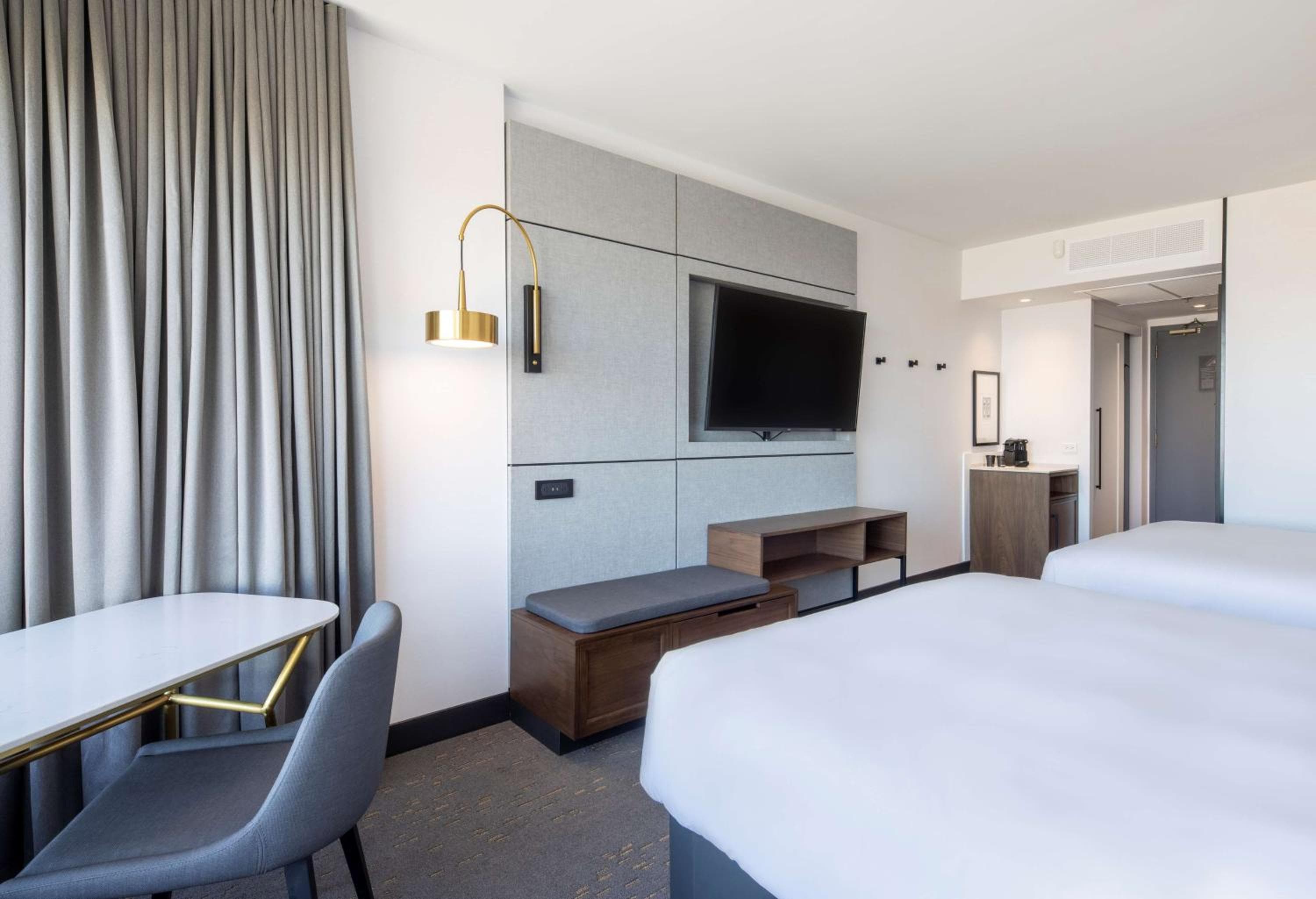 2 Queen Mountain View