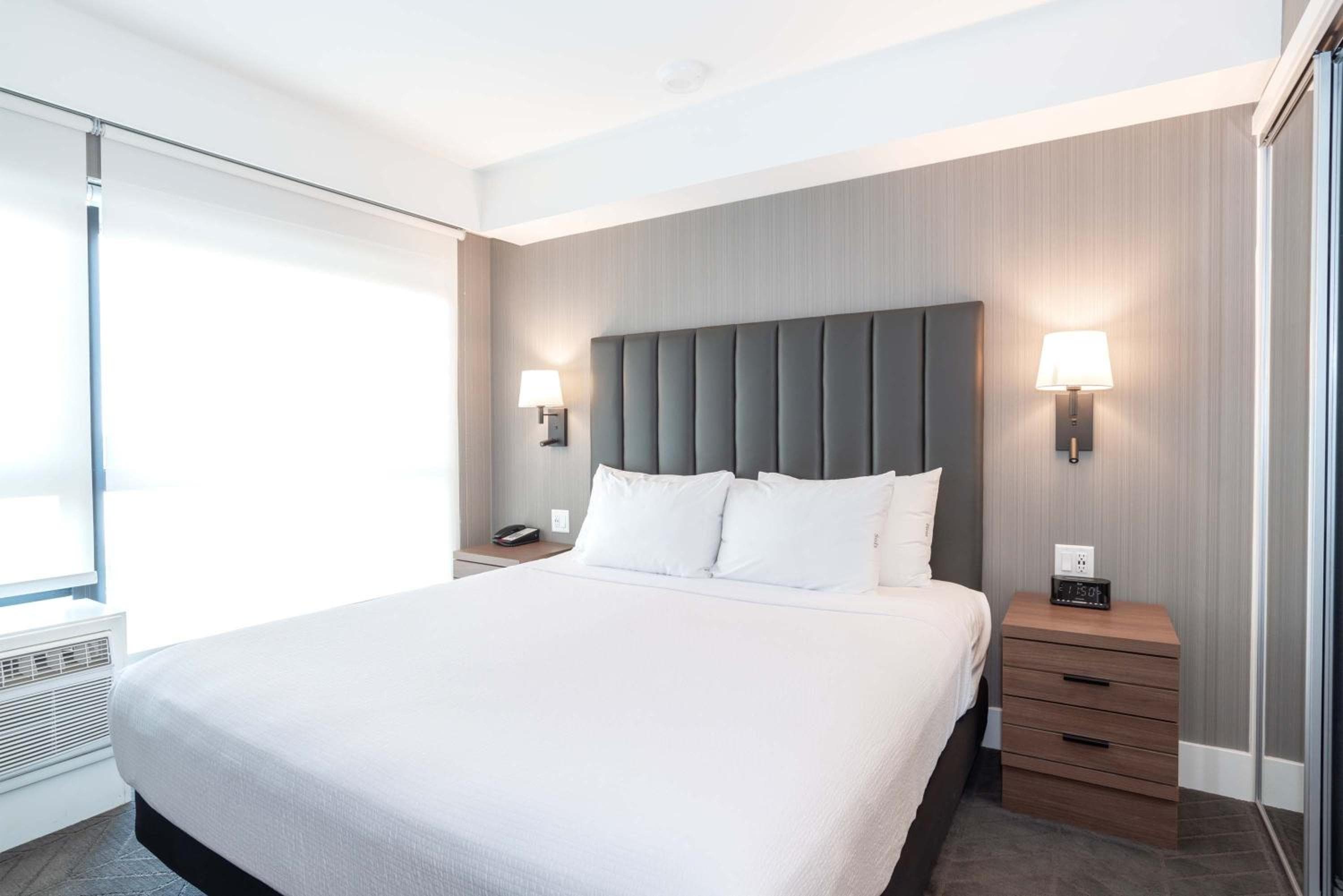 Standard Suite, 1 King Bed, Kitchen