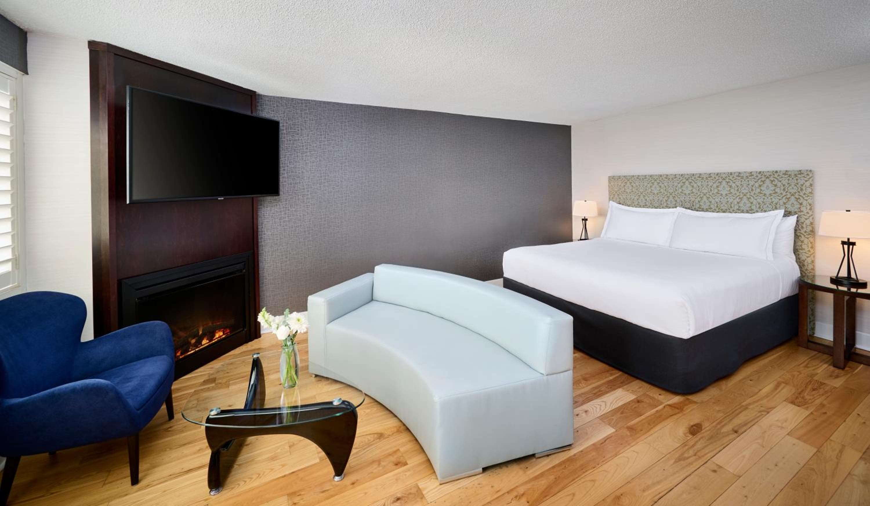 King Room with Lake View - Non-smoking