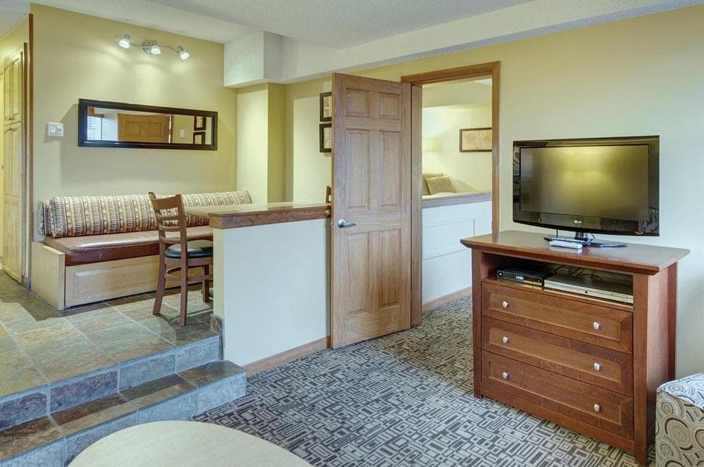 Mountain Lodge One Bedroom Suite