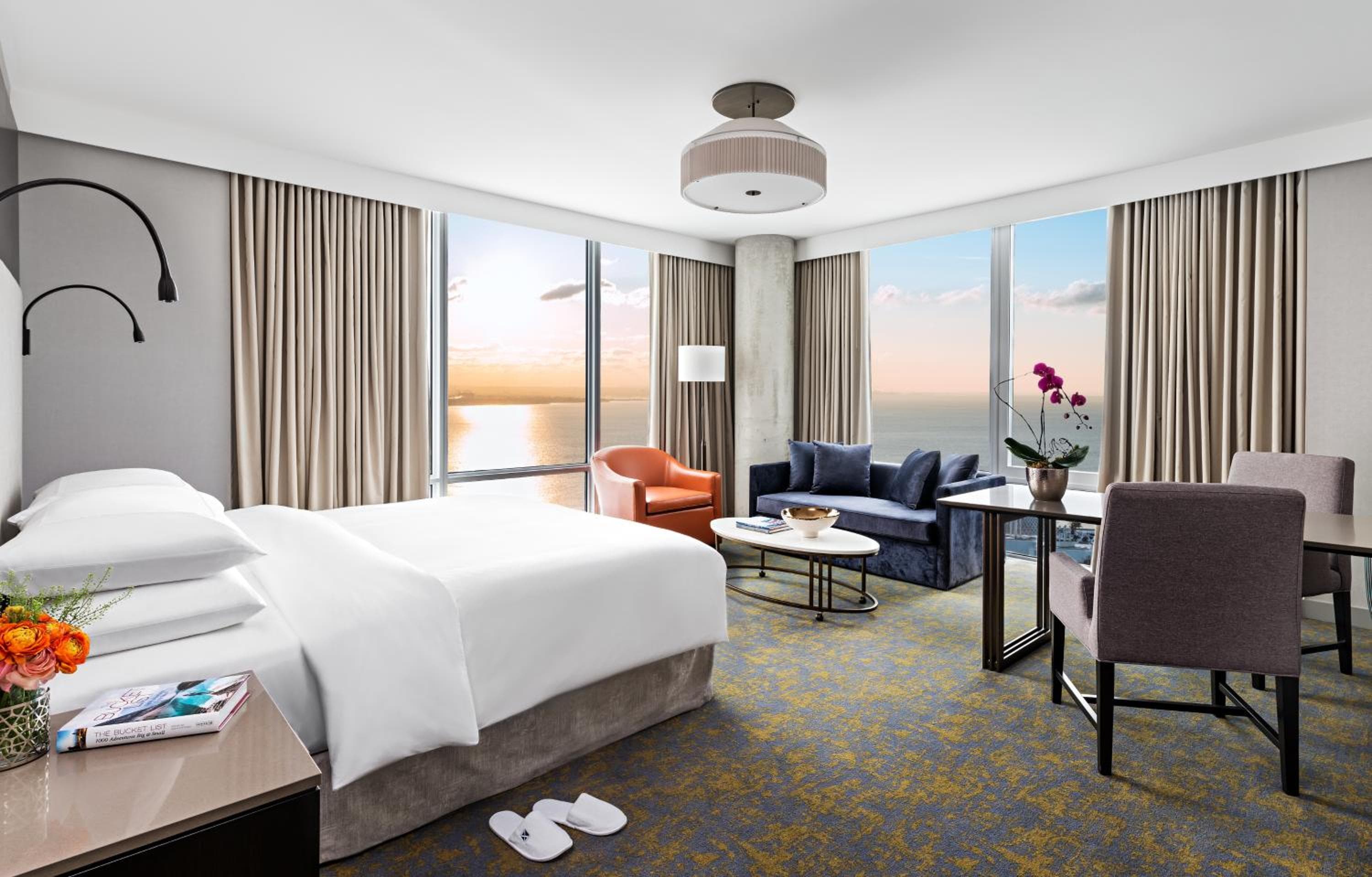 Corner King Room