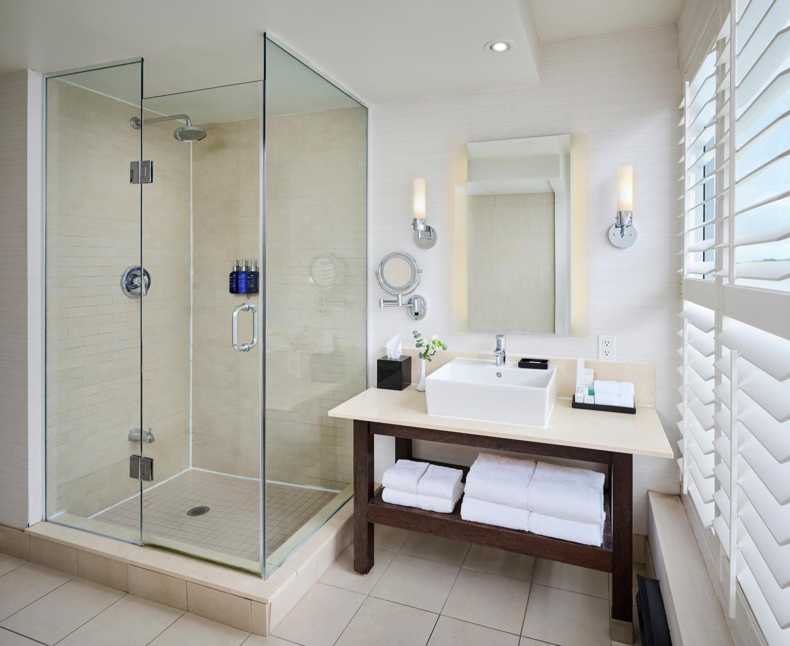 King Suite - Non-Smoking