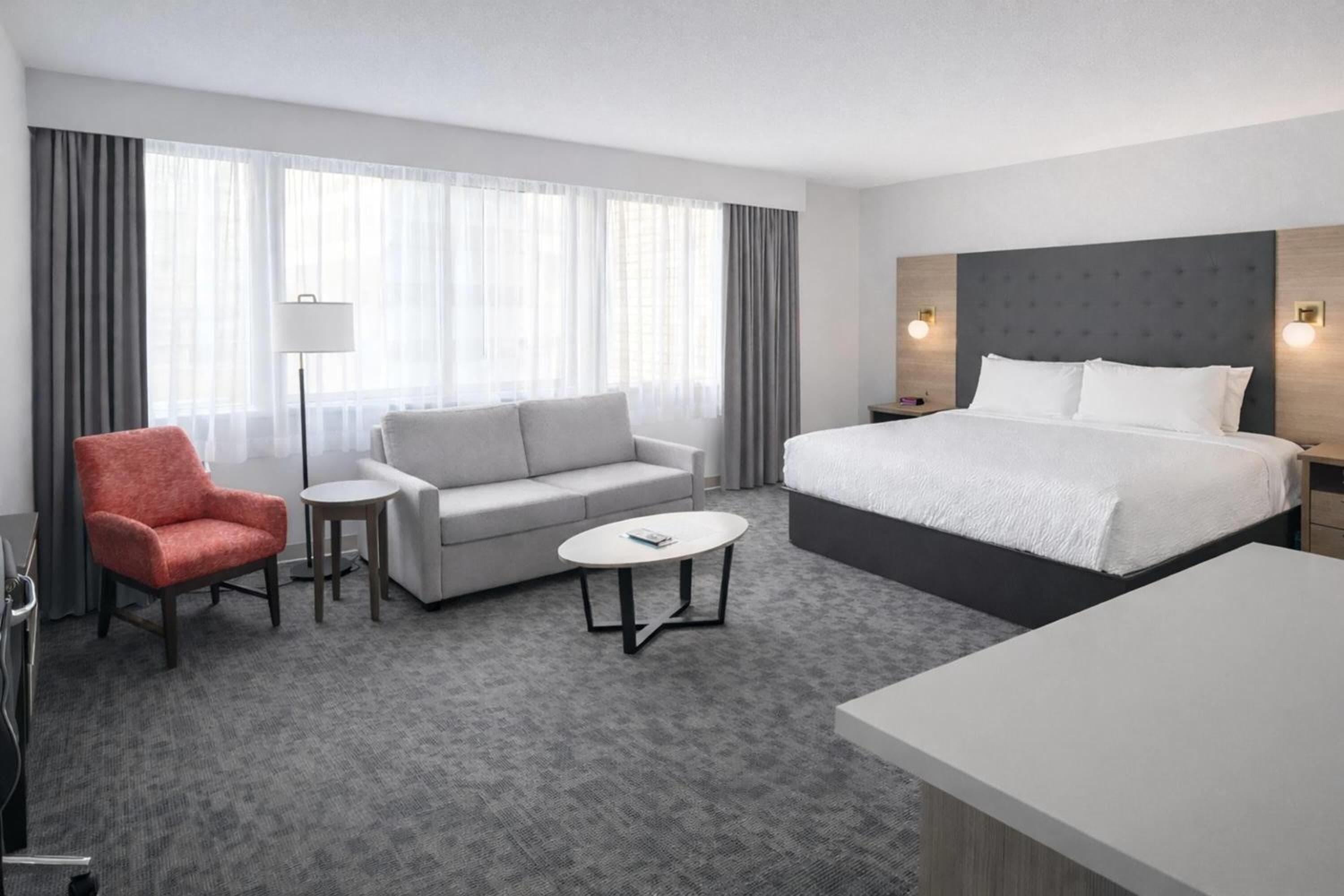 Executive Junior King Suite - Non-Smoking