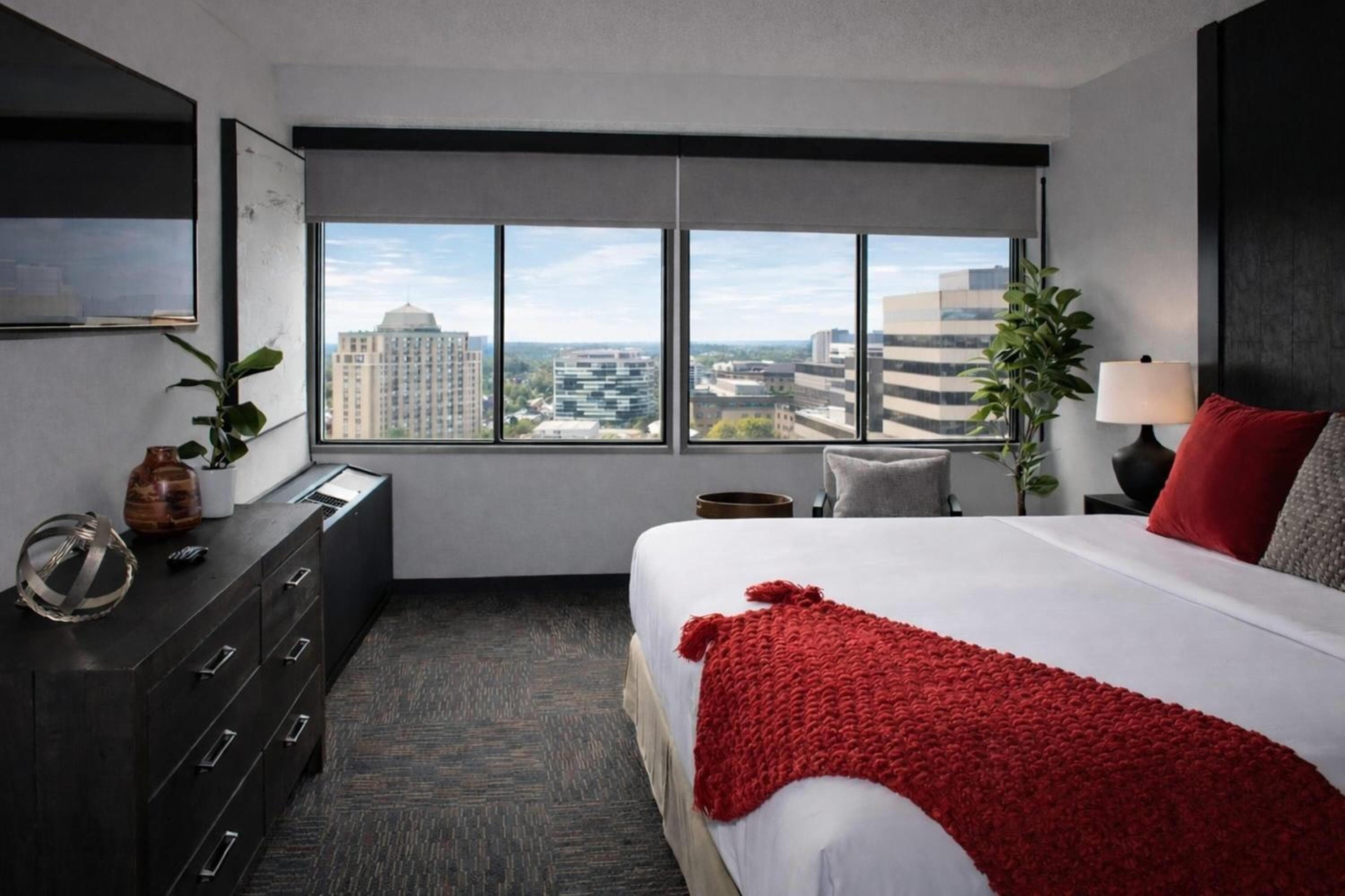 One-Bedroom Penthouse King Suite - Non-Smoking