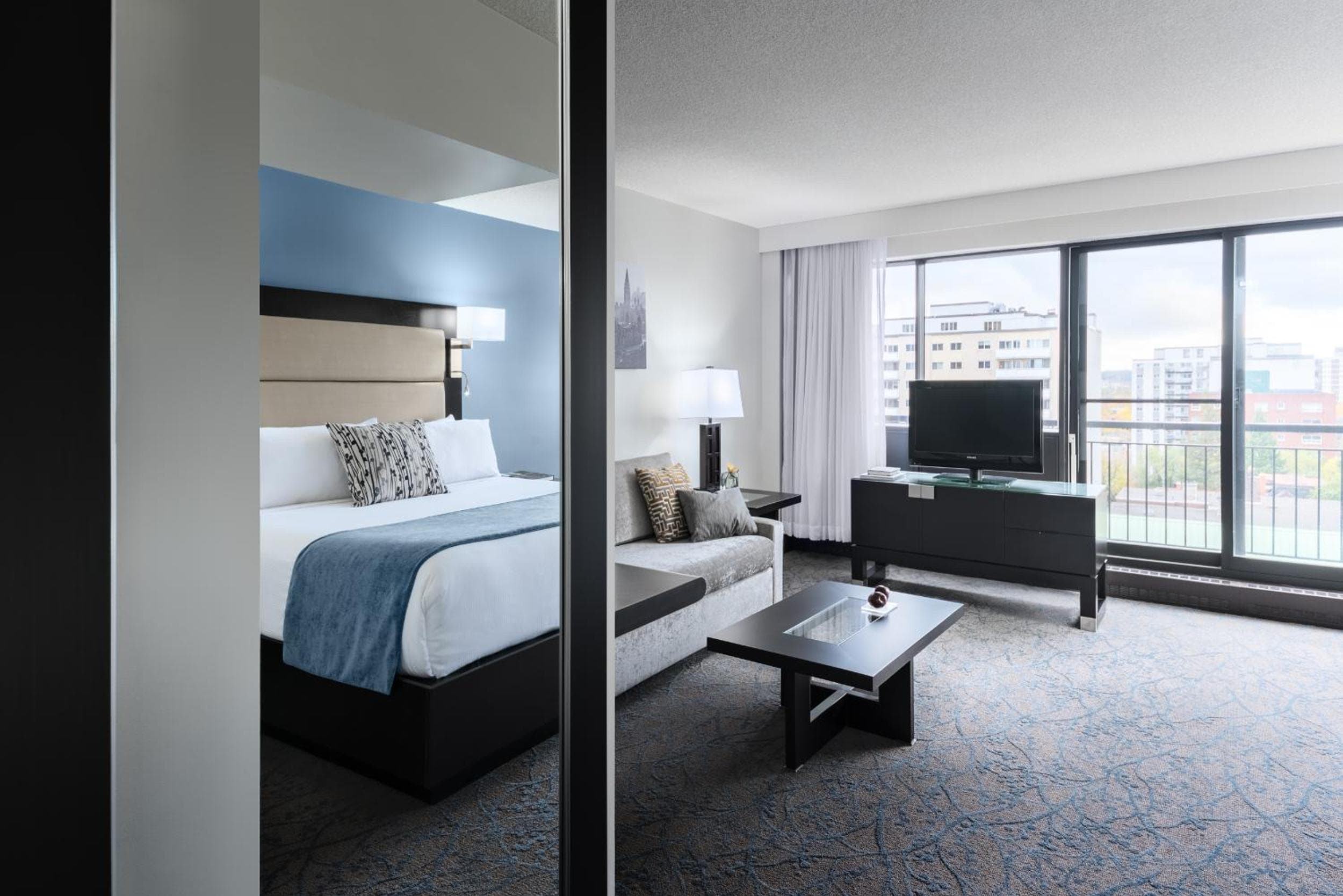 Bachelor Suite with One King Bed