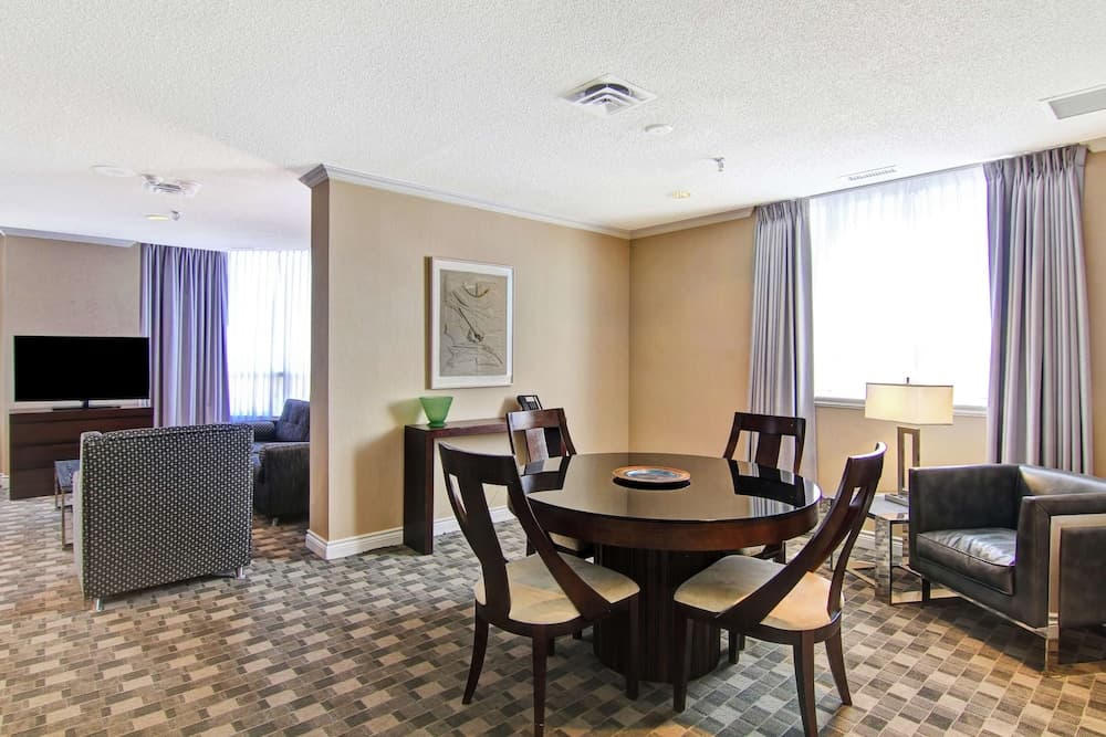 Deluxe Suite, 1 King Bed