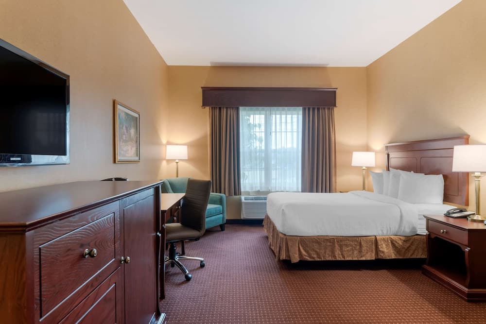 Suite, 1 King Bed, Non Smoking, Fireplace (with Sofabed)
