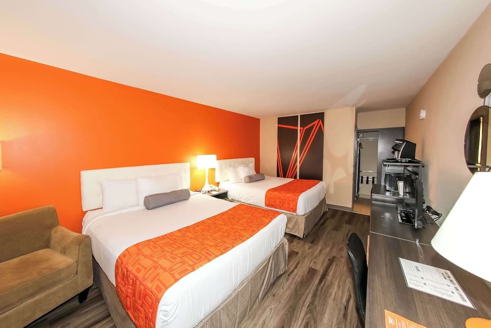 Room, 2 Queen Beds, Non Smoking, Ground Floor