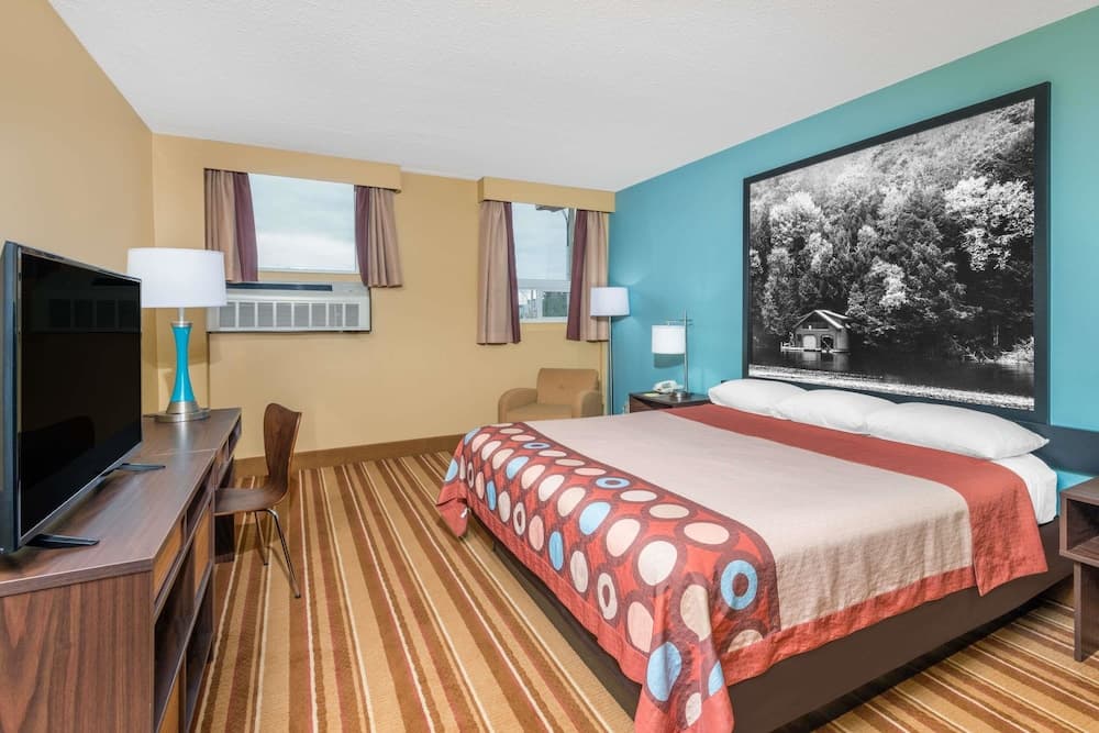 1 King Bed, Second Floor, Non-Smoking