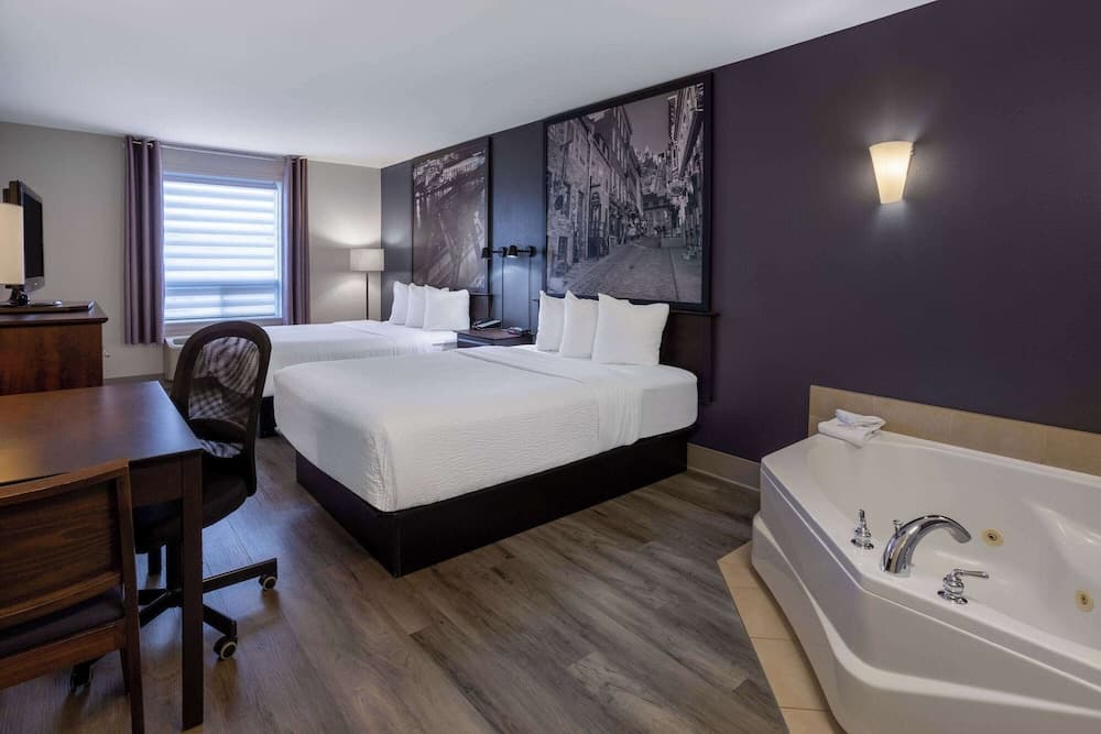 Suite, 2 Queen Beds, Non Smoking