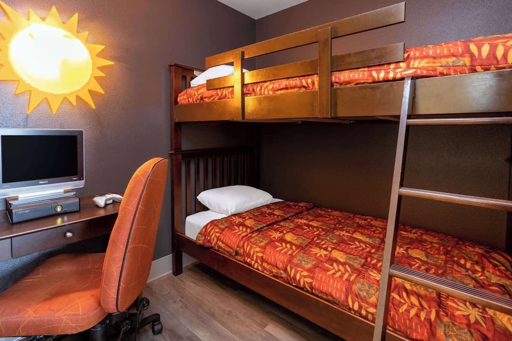 Suite, 1 King Bed, Non Smoking