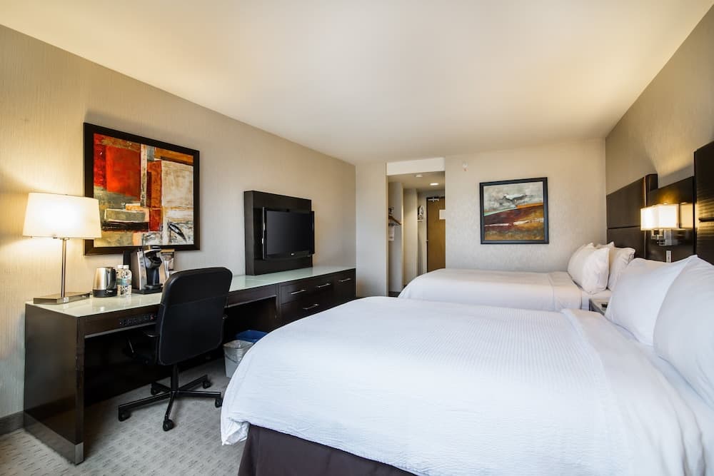 Standard Room, 2 Double Beds (High Floor)