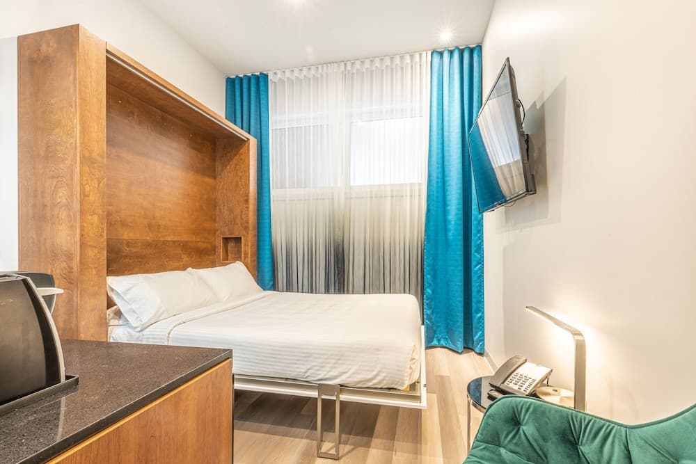Economy Room