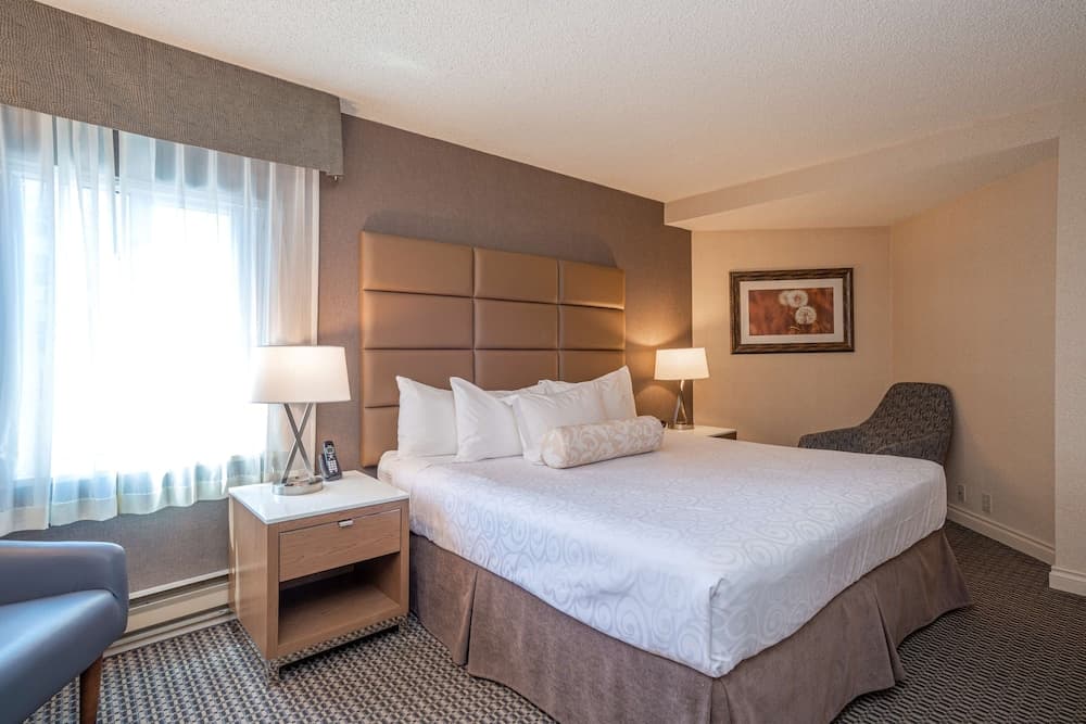 Suite, 1 King Bed, Non Smoking, Balcony (with Sofabed)
