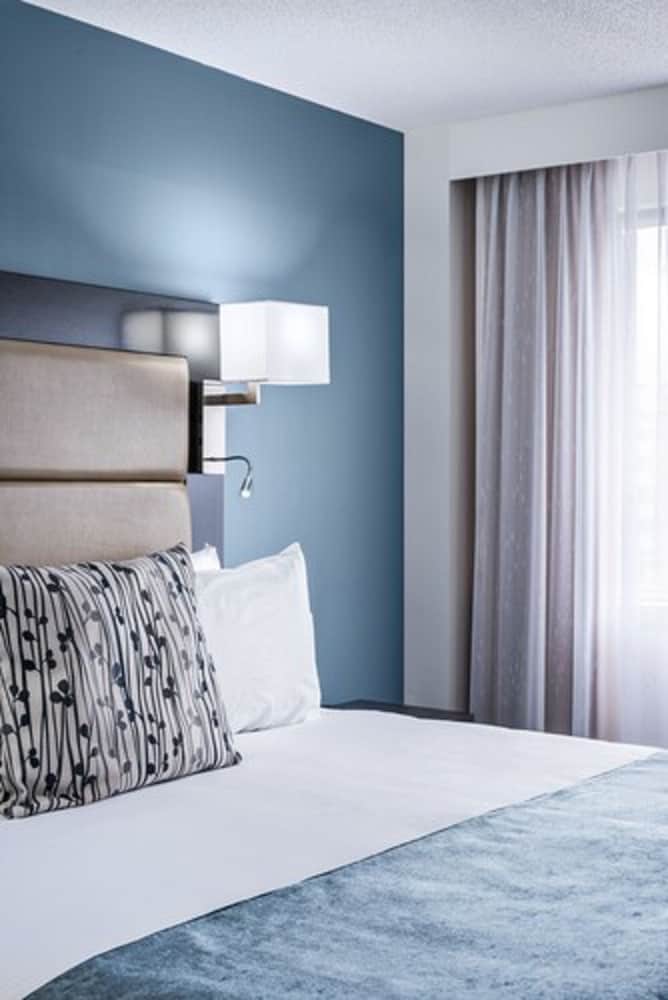 Executive Suite, 1 King Bed with Sofa bed