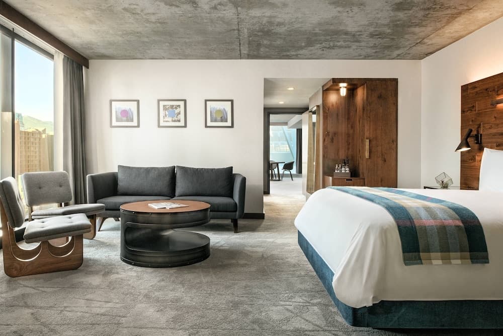 Suite, 1 Bedroom, City View