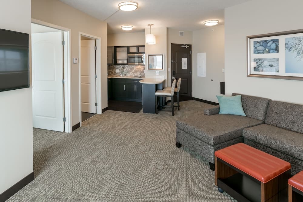 Suite, 1 Bedroom, Kitchen (Living and Dining Area)