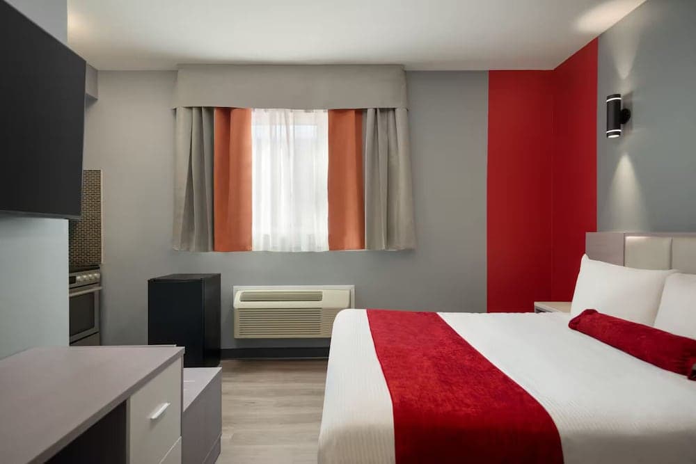 Room, 1 King Bed, Non Smoking, Kitchenette (Walk-In Shower)