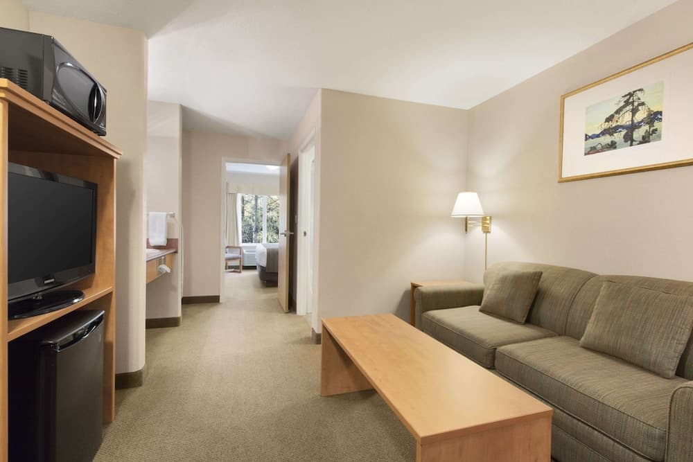 Suite, 1 King Bed, Non Smoking