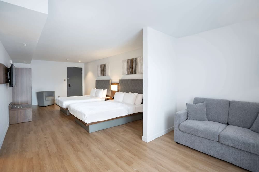 Suite, Multiple Beds, Non Smoking (No Pets Allowed)
