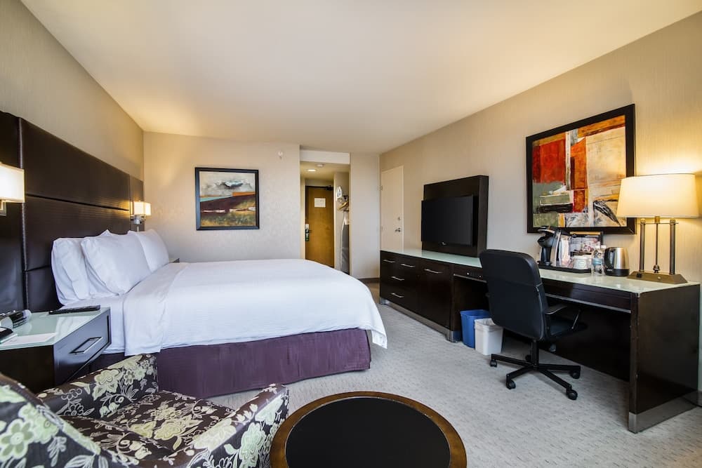 Standard Room, 1 King Bed, Balcony